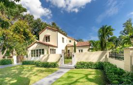 Renovated villa with a pool, a garden, a garage and a terrace, Miami, USA for $2,200,000