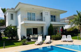 Spacious apartment in a nice complex Konyaalti Antalya for $377,000