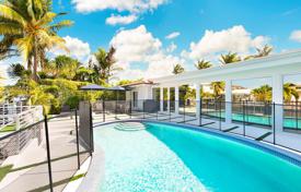 Modern villa with a pool, a recreation area and a garage, Miami, USA for 1,530,000 €