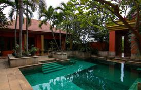 Thai-balinese 3-bedroom pool villa near Phoenix Golf course for $623,000