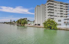 Condo – Miami Beach, Florida, USA for $305,000