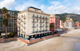 Seafront apartment with terraces — Laigueglia, Liguria for 1,250,000 €