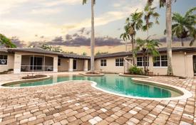 Spacious villa with a backyard, a swimming pool, a seating area and three garages, Miami, USA for 1,531,000 €