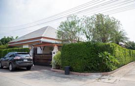 House with 3 bedrooms, a pool and a guest house in a comfortable village for $314,000