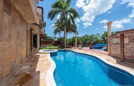 Luxury villa with a backyard, a swimming pool, a garden and a terrace, two garages, Miami Beach, USA for 2,224,000 €