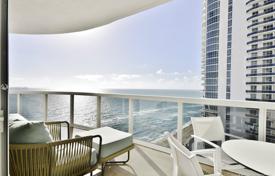 Bright four-room apartment on the first line of the ocean in Sunny Isles Beach, Florida, USA for 1,100,000 €