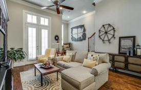 Townhouse with two roof-top terraces, a balcony and a view of the city, Dallas, Texas, USA for $567,000
