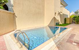 Villa with a swimming pool, a garden and a private beach in the prestigious area of Palm Jumeirah, Dubai, UAE for 7,900 € per week