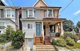 Terraced house – Pape Avenue, Toronto, Ontario,  Canada for C$1,028,000