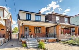 Townhome – Dufferin Street, Toronto, Ontario,  Canada for C$1,277,000
