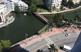 Furnished apartment with a terrace in a building with swimming pools and a jacuzzi, Miami Beach, USA for $1,140,000