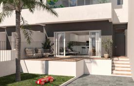 Terraced house in a residence with a swimming pool and green areas, Alicante, Spain for 285,000 €