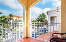 Lake view apartment with a balcony, in a residence with a swimming pool, an exercise room and a clubhouse, Palm-Beach, Florida for $260,000