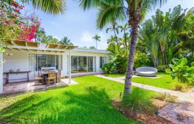 Cozy cottage with a plot, a terrace and views of the bay, Miami Beach, USA for $2,995,000