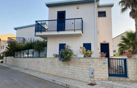 Two-storey house a few steps from the sea, Scoglitti, Sicily, Italy. Price on request