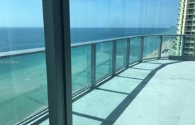 Spacious apartment with an ocean view with a house with a swimming pool and a gym, Sunny Isles Beach, USA for $3,200,000