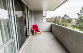 Apartment – Scarlett Road, Toronto, Ontario,  Canada for C$897,000