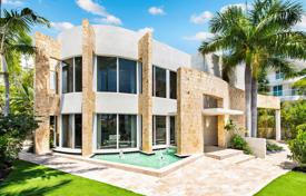 Modern villa with a pool, a garage, a terrace and a bay view, Fort Lauderdale, USA for $2,988,000