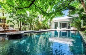 Cozy villa with a private pool, a parking and a terrace, Miami Beach, USA for $3,849,000