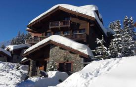 Great chalet with excellent service in the fashionable ski resort of Courchevel, French Alps for 10,000 € per week