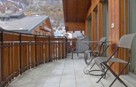 Sunny five-room apartment in a prestigious complex, Zermatt, Valais, Switzerland for 4,100 € per week