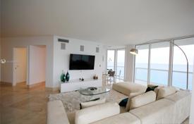 Bright four-room apartment on the beach in Miami Beach, Florida, USA for $1,567,000