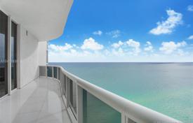 Bright apartment on the first line of the ocean in the center of Sunny Isles Beach, Florida, USA for $1,600,000