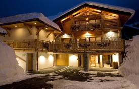Cozy three-storey chalet with a panoramic view of the mountains and a spa, Megeve, France for 7,900 € per week