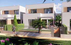 Three-storey villa with a swimming pool ina residence with a lake and beaches, Los Alcázares, Spain for 630,000 €