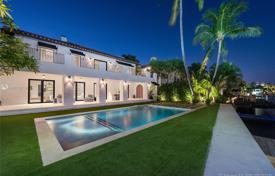 Modern villa with a backyard, a swimming pool, a relaxation area, a terrace and a garage, Miami Beach, USA for $7,995,000
