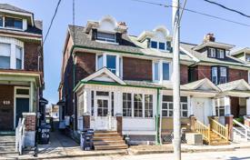 Terraced house – Bathurst Street, Toronto, Ontario,  Canada for C$1,920,000