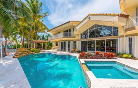 Family villa with a pool, docks, a garage, a terrace and a bay view, Miami, USA for $4,897,000