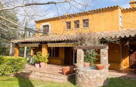 Two-storey traditional villa with a pool, Baix Emporda, Costa Brava, Spain for 1,250,000 €