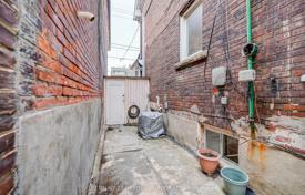 Terraced house – Bathurst Street, Toronto, Ontario,  Canada for C$1,734,000