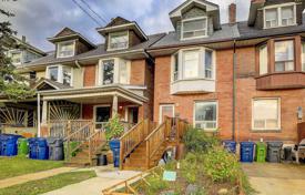 Terraced house – Bathurst Street, Toronto, Ontario,  Canada for C$1,920,000