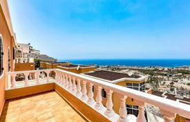 Exclusive two-storey villa with sea views in San Eugenio Alto, Costa Adeje, Spain for 590,000 €