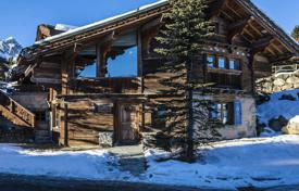 Cozy chalet with a jacuzzi near the ski slopes, Courchevel, France for 15,000 € per week