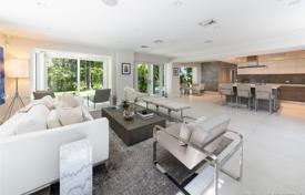 Comfortable villa with a patio, a jacuzzi, a parking and terraces, Miami Beach, USA for $1,849,000