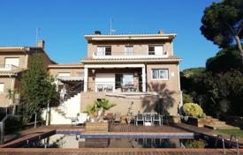Beautiful townhouse with private swimming pool and garden in Malgrat de Mar for 598,000 €