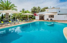 Beautiful villa with a large garden and a swimming pool at 800 meters from the sandy beach, Carvoeiro, Portugal for 5,800 € per week