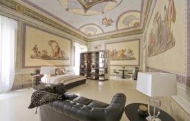 Historic apartment for sale in the centre of Florence. Price on request