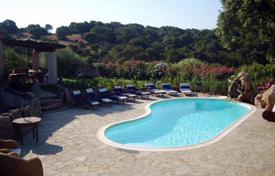 Beautiful villa with a large garden and a swimming pool, close to a golf course, Porto Cervo, Italy for 6,800 € per week