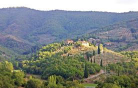 18th-century hamlet for sale in Tuscany for 1,980,000 €