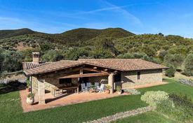 Traditional villa with a pool in Castiglione della Pescaia, Tuscany, Italy for 1,400,000 €