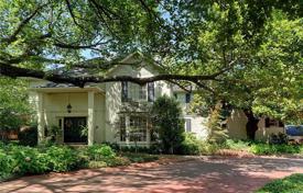 Spacious house with a large plot of land, parking, garden, swimming pool, guest house and greenhouse, Fort Worth, United States for $1,695,000