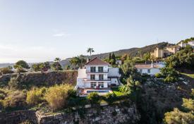 Villa for sale in Estepona for 890,000 €