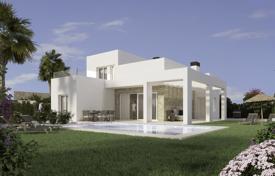 New villa near a golf course for 615,000 €