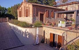 Three-storey stylish villa in Monteriggioni, Tuscany, Italy for 850,000 €