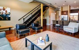 Two-storey apartment with a billiard room and a view of downtown, Columbus, Ohio, USA for $565,000