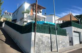 Furnished two-storey villa with a garden and a pool near beaches, in a quiet area, Lloret de Mar, Spain for 341,000 €